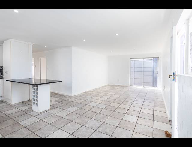 4 BEDROOM FREESTANDING RENTED IN TABLE VIEW
